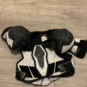 CCM tacks Ultra chest pad dual core d30